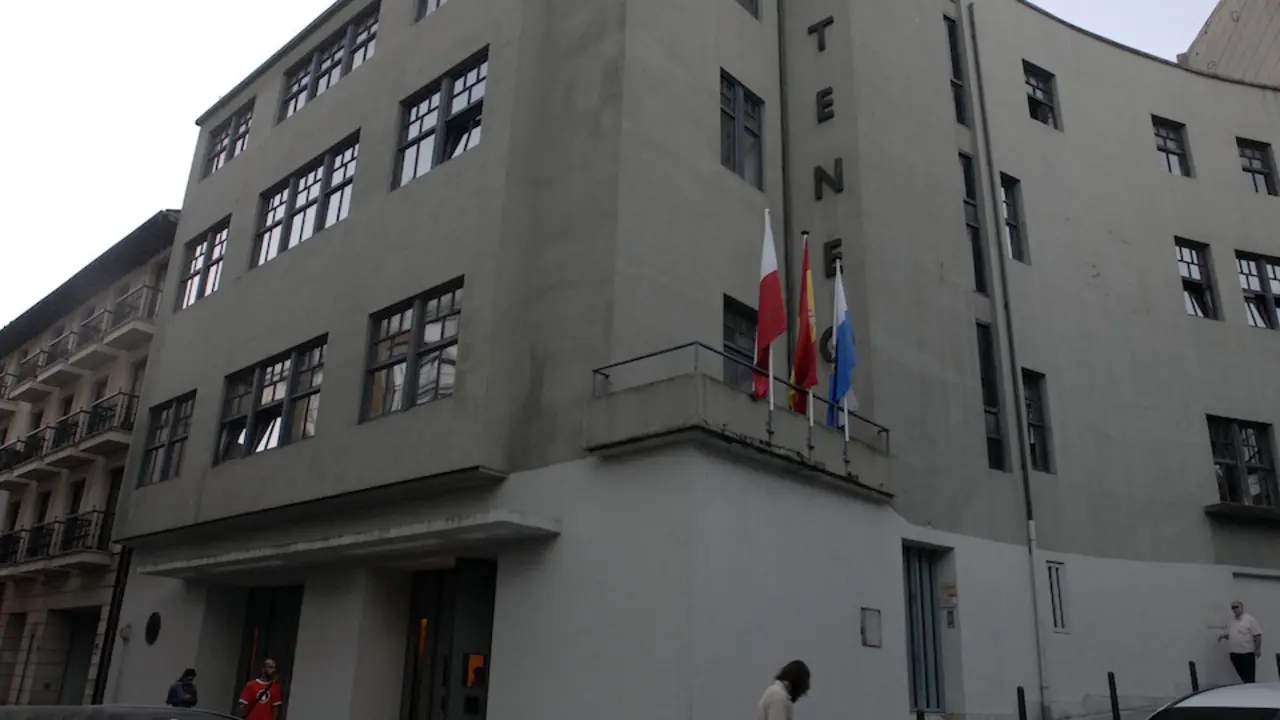 Fachada del Ateneo de Santander. / E. Press