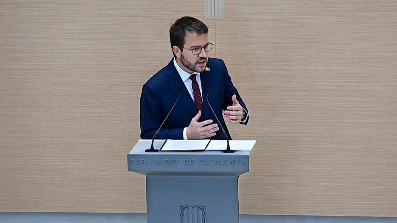 El vicepresidente de la Generalitat en funciones y candidato de ERC a la Presidencia, Pere Aragon&egrave;s, interviene en la primera sesi&oacute;n del debate de investidura a la presidencia de la Generalitat de Catalunya, en el Parlament, Barcelona, Catalu&ntilde;a, (Espa&ntilde;a), a 26 de marzo de 2021. El candidato republicano solicitar&aacute; la confianza de la C&aacute;mara pese a que no saldr&aacute; elegido en primera vuelta dado que JuntsXCat ha decidido abstenerse.
26 MARZO 2021;PERE ARAGONEZ;GENERALITAT;PLENO;PRESIDENTE;
David Zorrakino / Europa Press
26/3/2021