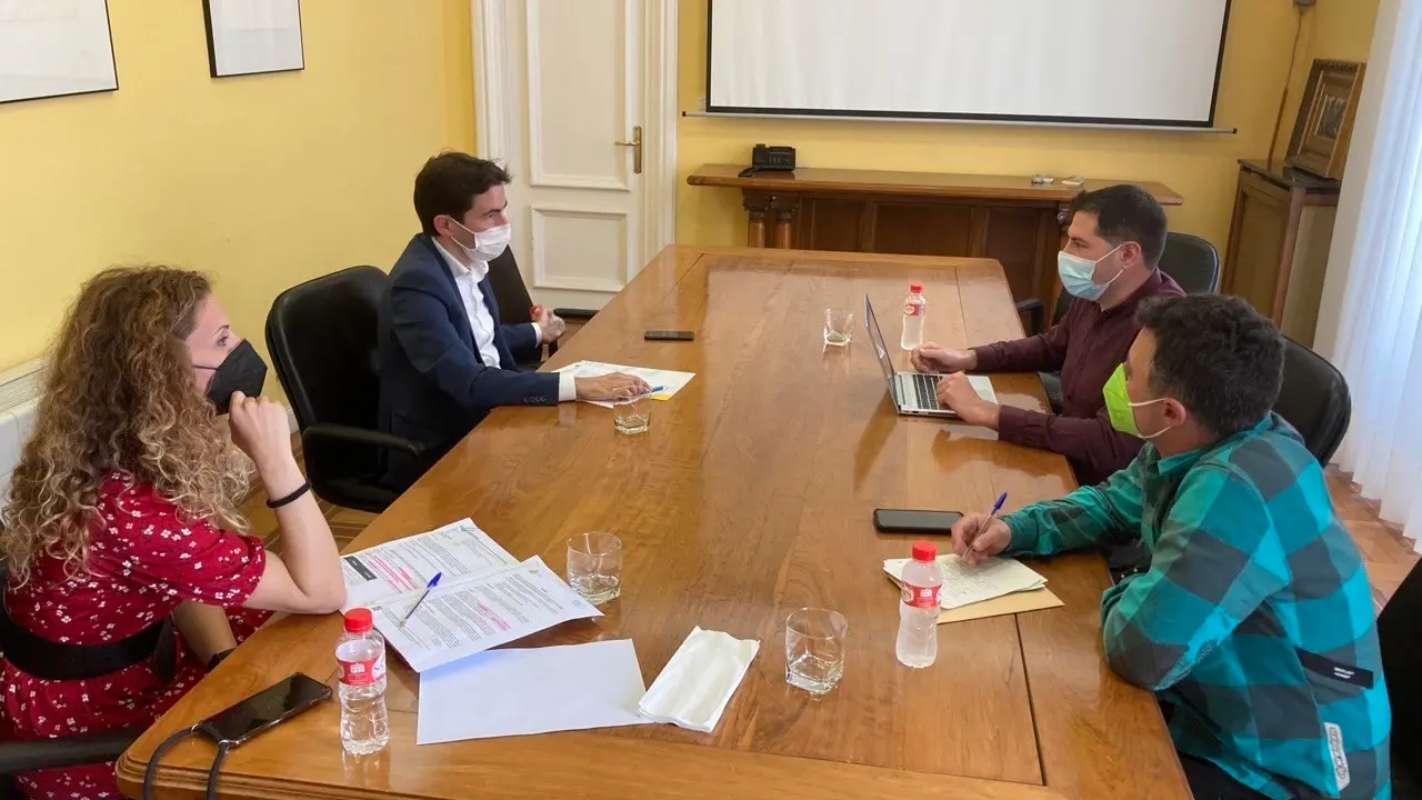 Reuni&oacute;n Mesas Movilidad con delegada del Gobierno y Pedro Casares