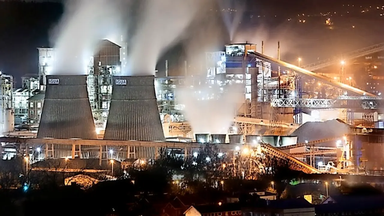 Vista de las instalaciones de Solvay en Barreda. / ALERTA