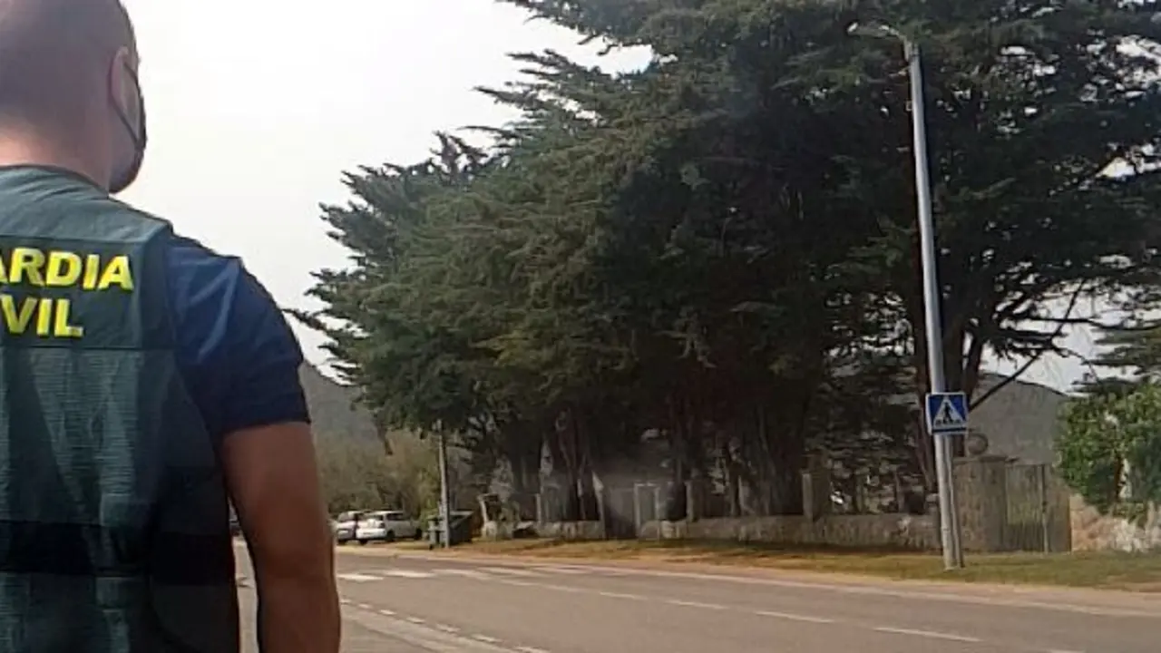 La Guardia Civil vigilando Santo&ntilde;a. / OPC