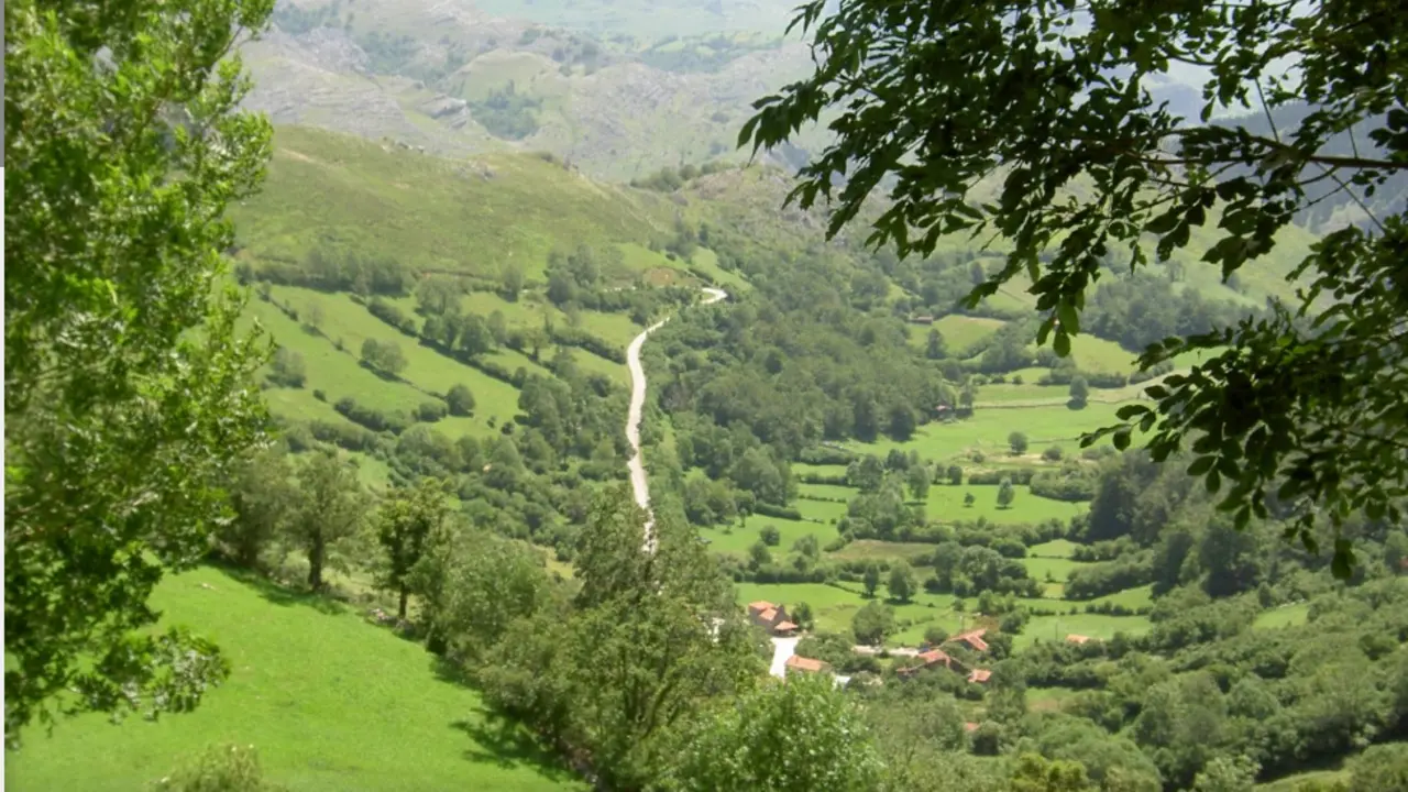 Barrio de La Solana enclavado en Miera, Cantabria. / ALERTA