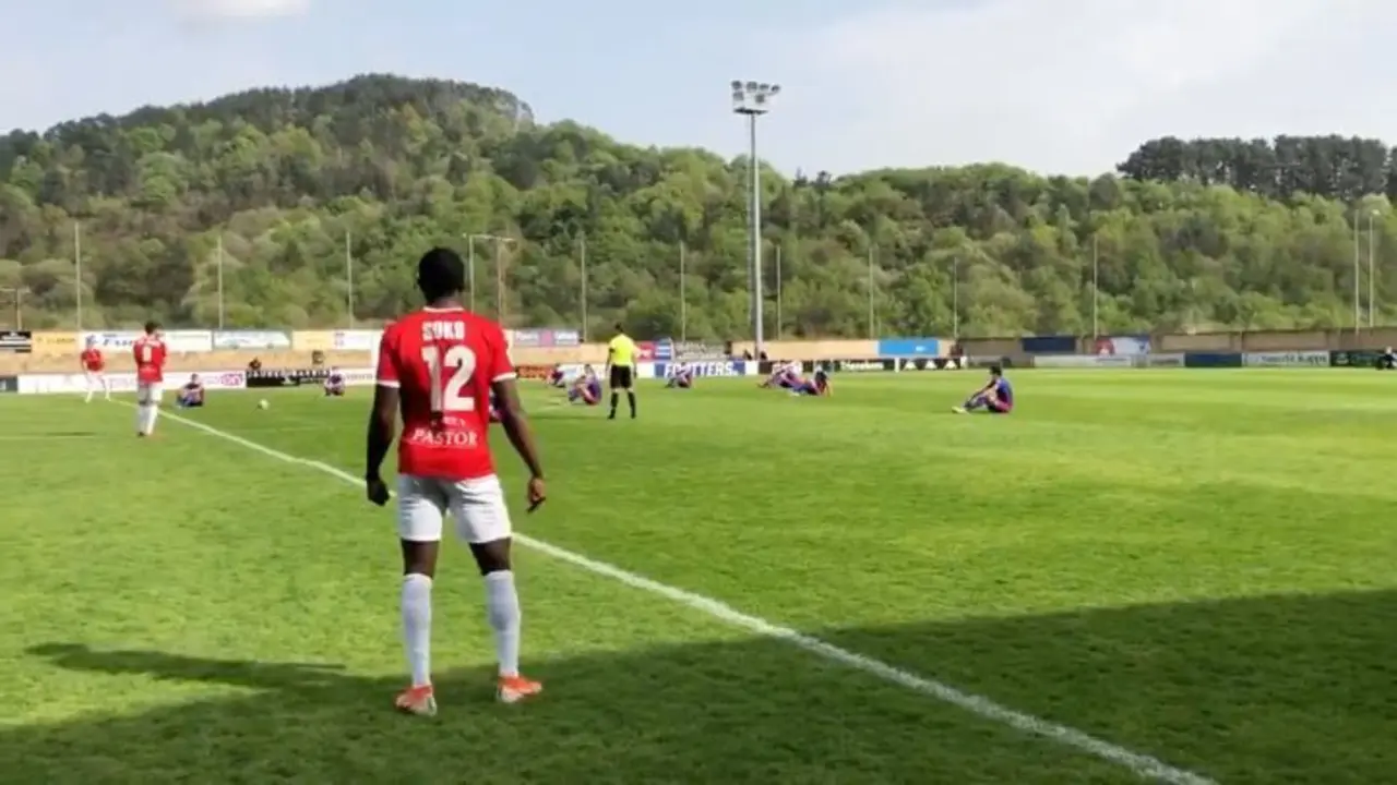 Soko minutos antes de comenzar el partido contra el Amorebieta.