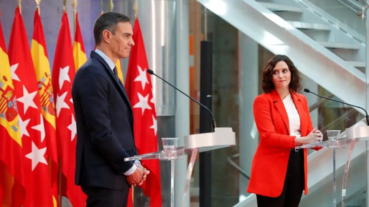 La presidenta de la Comunidad de Madrid, Isabel D&iacute;az Ayuso, y el jefe del Gobierno, Pedro S&aacute;nchez. EFE