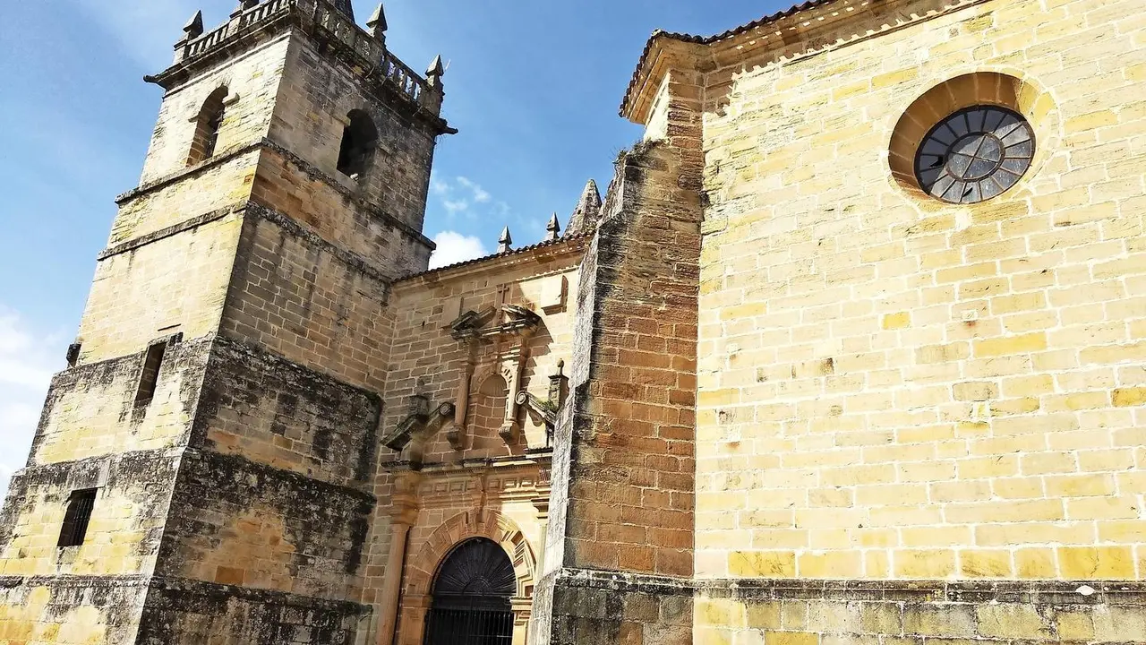 Iglesia de San Mart&iacute;n en Cig&uuml;enza, Alfoz de Lloredo. / saja