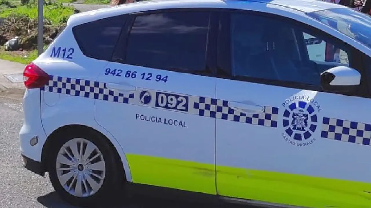 Imagen de un coche de la polic&iacute;a de Castro Urdiales.