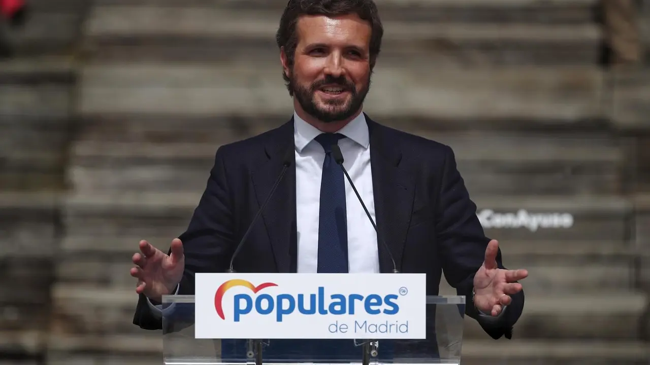 El l&iacute;der del PP, Pablo Casado, interviene en la presentaci&oacute;n de la candidatura del PP de Madrid para las elecciones a la Asamblea de Madrid en el Auditorio del Parque Lineal del Manzanares, en Madrid (Espa&ntilde;a) a 31 de marzo de 2021.