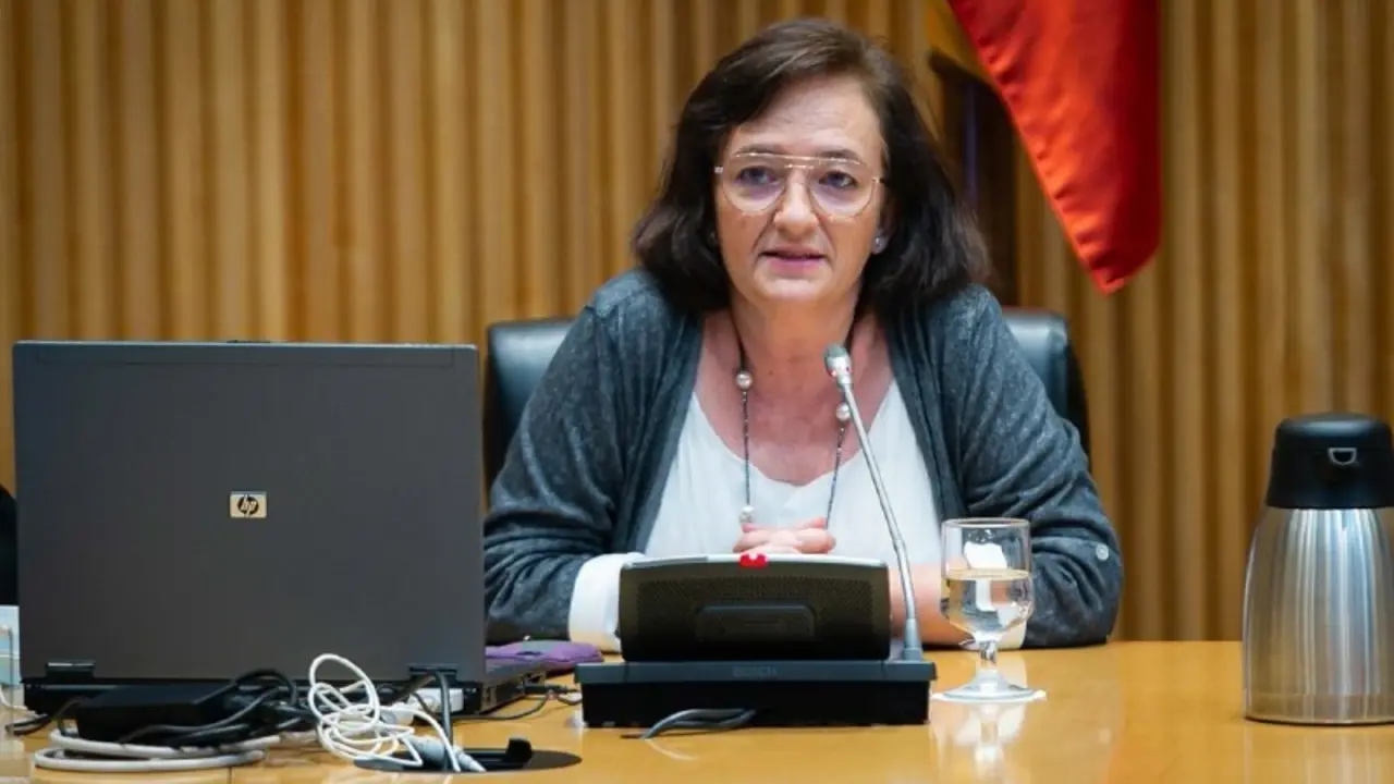 Archivo - La presidenta de la AIReF, Cristina Herrero, en la Comisi&oacute;n para la reconstrucci&oacute;n del Congreso