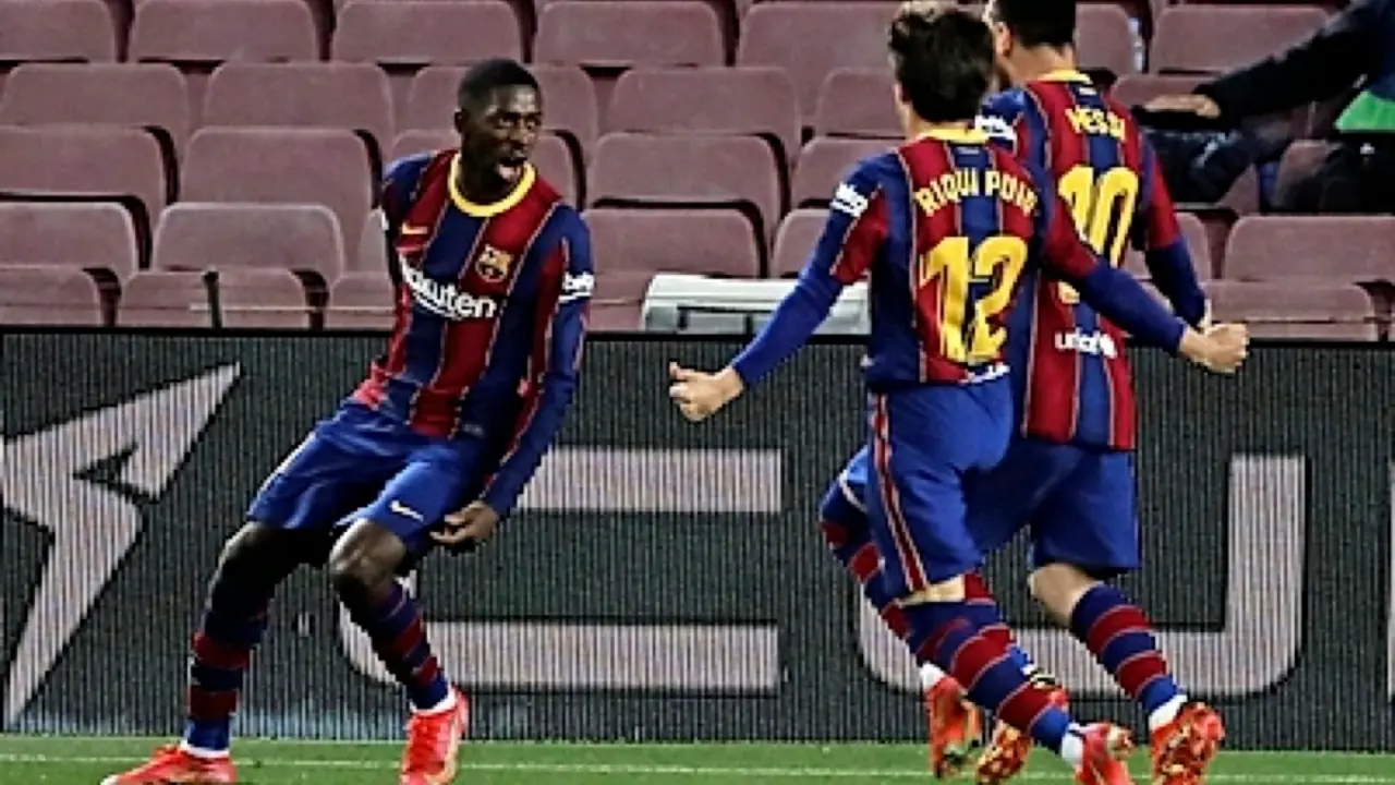 Dembel&eacute; celebra un gol con el Barcelona. / EFE