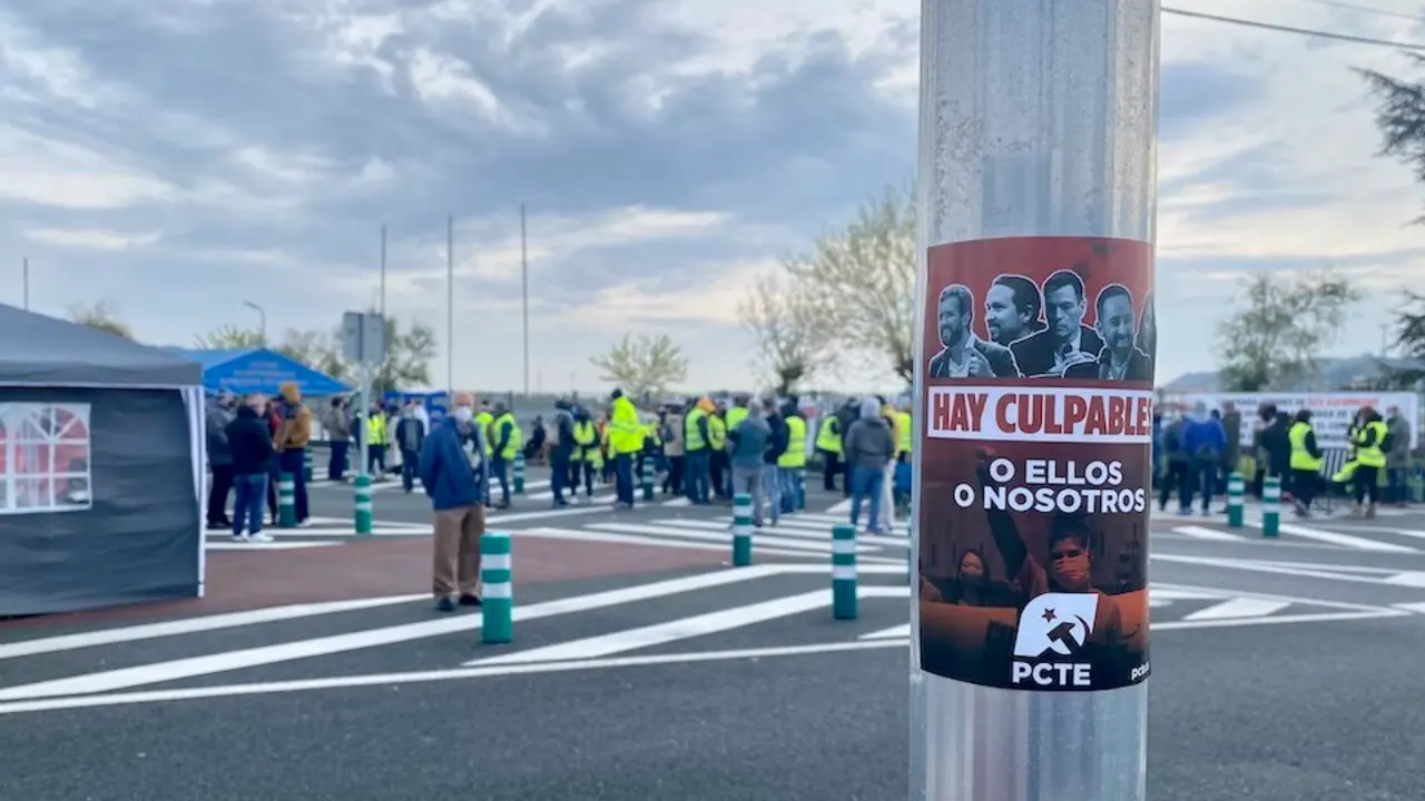 Los trabajadores de SEG Automotive se concentraron de nuevo a las puertas de la factoria.