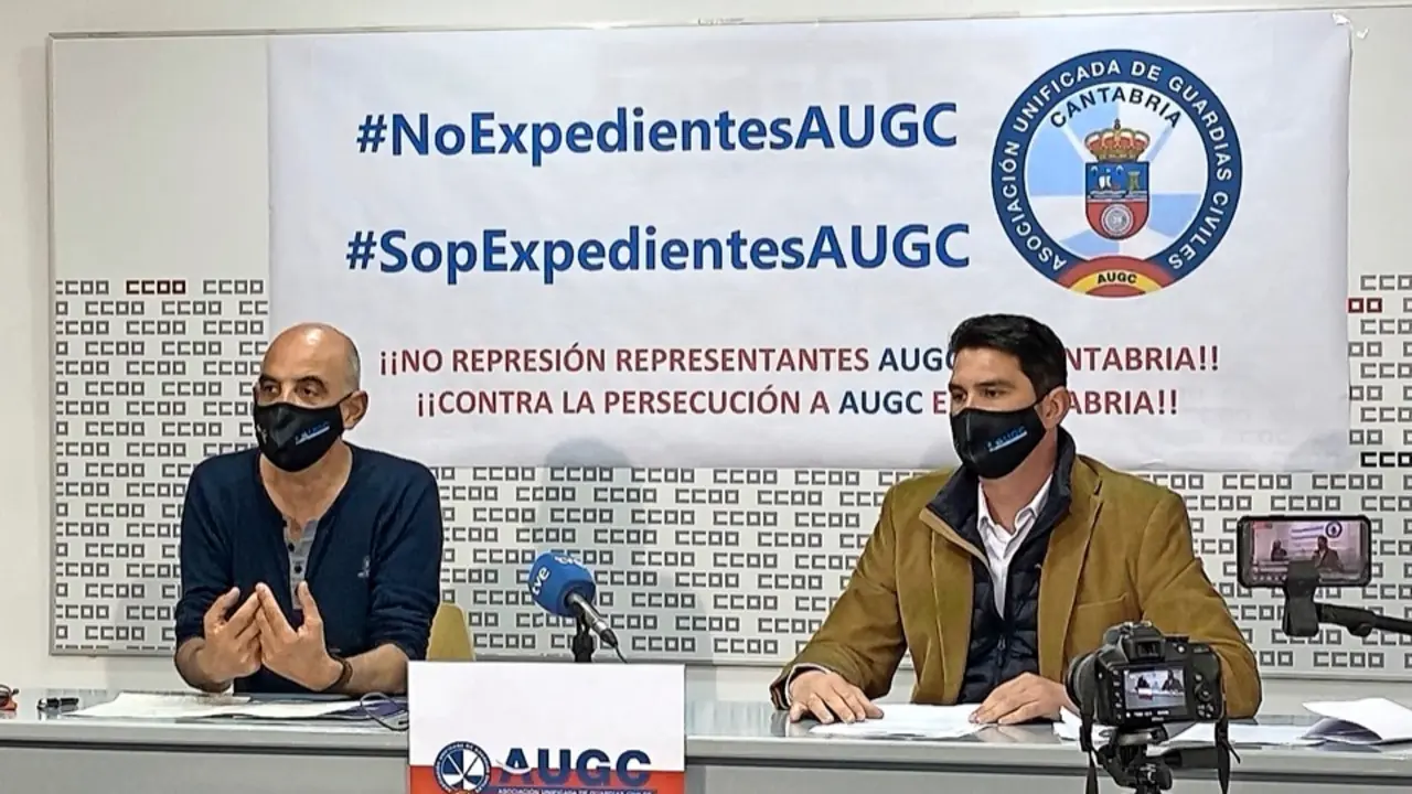 &Aacute;ngel Iglesias y Pedro Carmona durante la rueda de prensa. / alerta