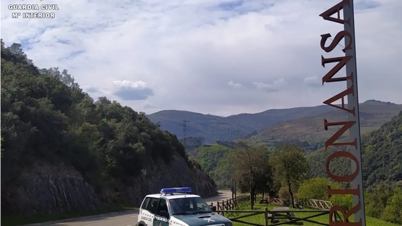 Patrulla de la Guardia Civil en Rionansa. / Guardia Civil