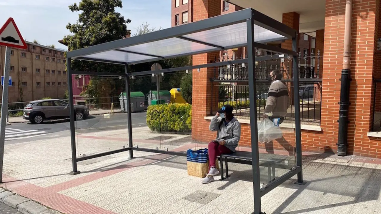 Nueva marquesina de autob&uacute;s. / E. Press