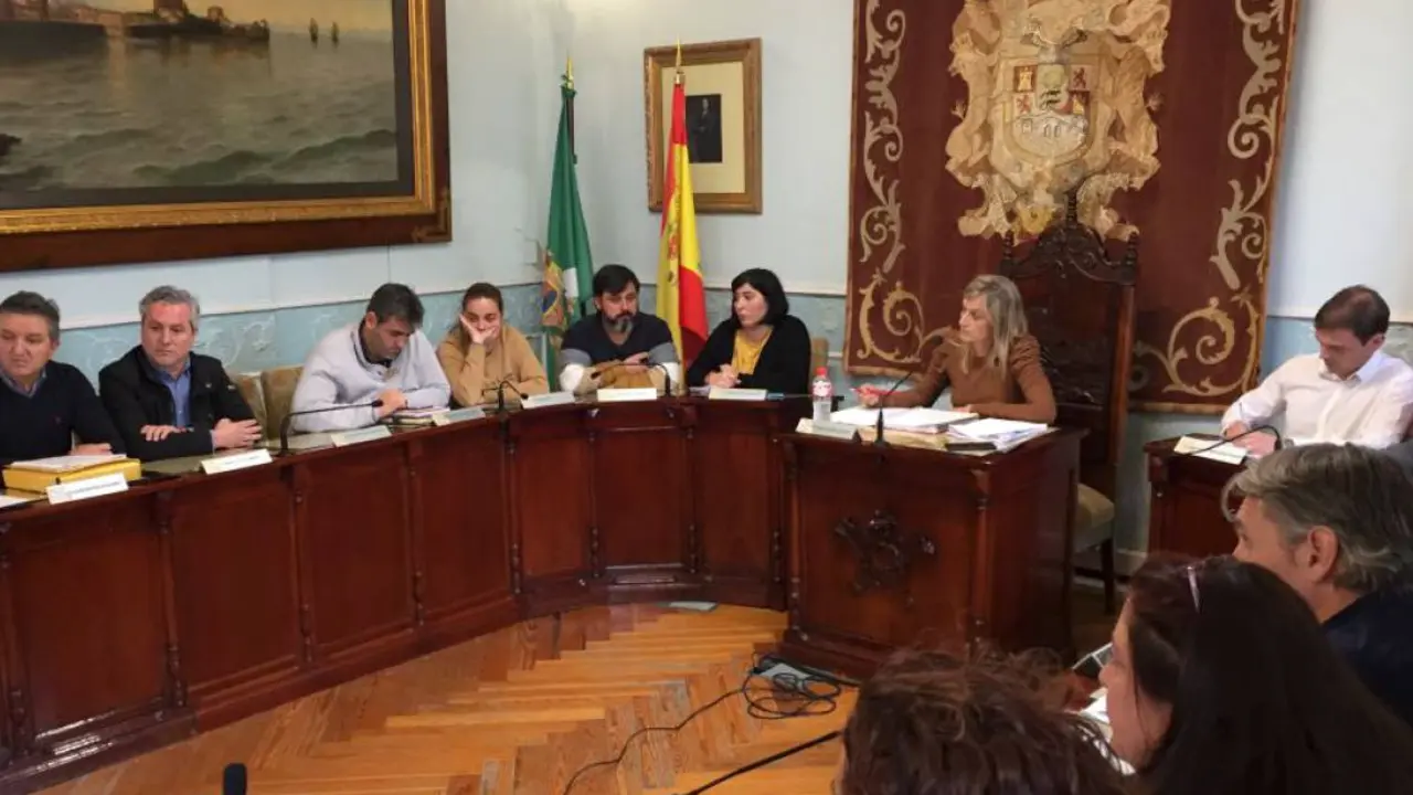Vista de un pleno en el Ayuntamiento de Castro Urdiales. / ALERTA