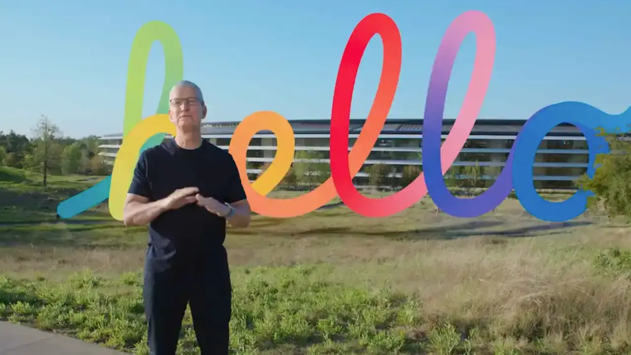 El CEO de Apple, Tim Cook en un fotograma del anuncio de su nueva l&iacute;nea de productos.