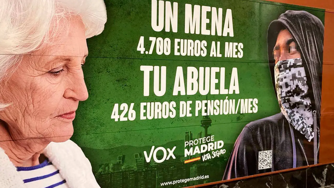 Cartel instalado en instalaciones de Cercan&iacute;as de la Puerta del Sol.