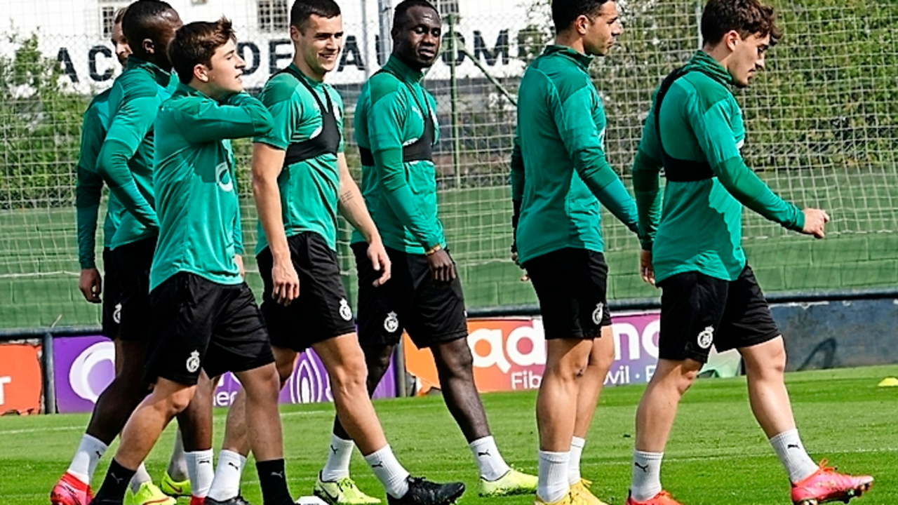 El de ayer fue el &uacute;ltimo entrenamiento con s&oacute;lo diez futbolistas. / Hardy