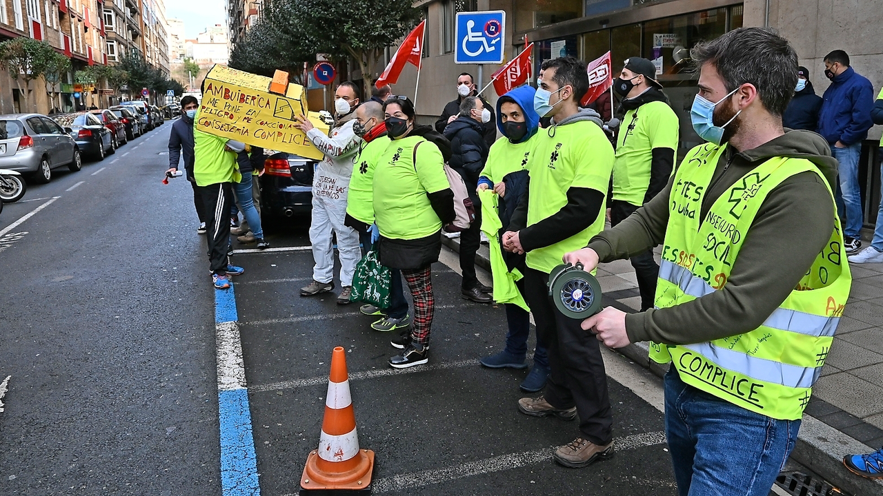 Trabajadores de Ambuib&eacute;rica durante una protesta. / ALERTA