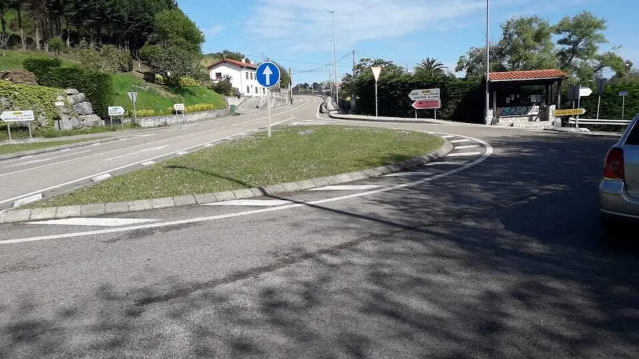 Punto negro vial a la altura de la estaci&oacute;n de tren de Mogro, Miengo. / ALERTA