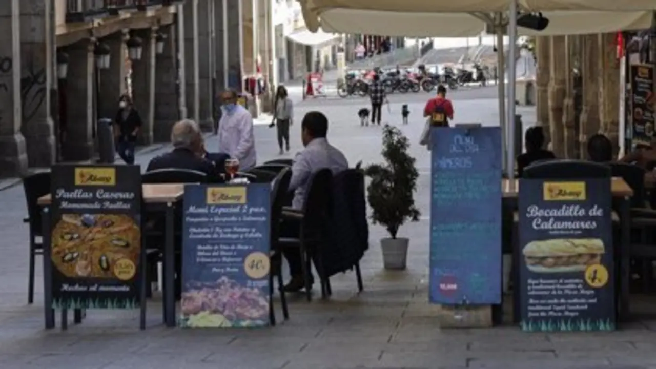 Personas en una terraza de Madrid - Jes&uacute;s Hell&iacute;n - Europa Press
