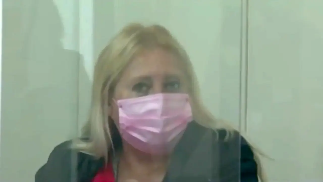 La secretaria del exconcejal de Servicios Sociales de Camargo en 2016, Jimena Gonz&aacute;lez durante el juicio. / ALERTA
