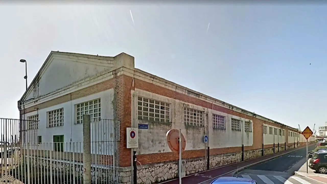 Tinglados portuarios de la calle Antonio L&oacute;pez. / ALERTA