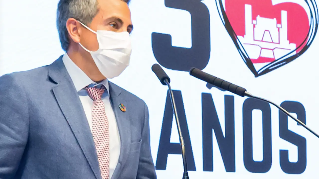 El vicepresidente y consejero de Universidades, Igualdad, Cultura y Deporte, Pablo Zuloaga durante la presentaci&oacute;n de las actividades del Palacio de Festivales. / ALERTA