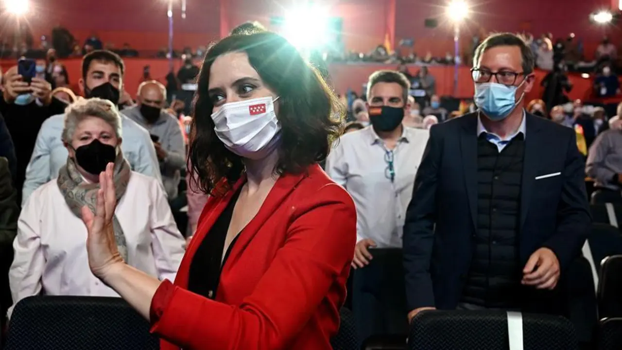 La presidenta de la Comunidad de Madrid y candidata del PP a la reelecci&oacute;n, Isabel D&iacute;az Ayuso, durante un acto de campa&ntilde;a celebrado este lunes en Torrej&oacute;n de Ardoz. EFE/ Fernando Villar