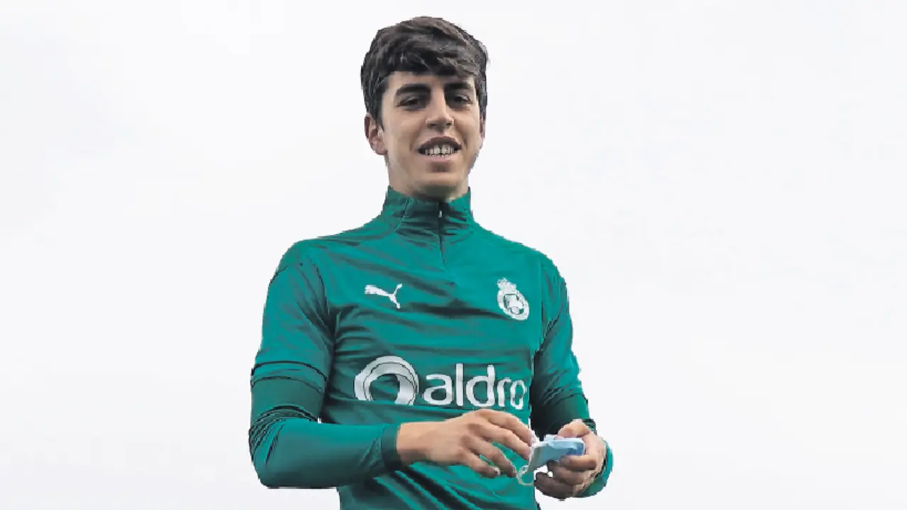 &Iacute;&ntilde;igo Sainz Maza se ejercit&oacute; ayer junto a los que hab&iacute;an sido titulares en Zaragoza. / Hardy