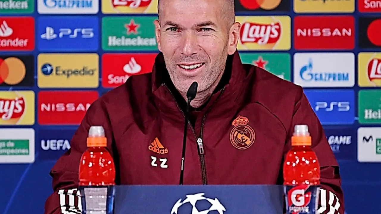 Zinedine Zidane durante la rueda de prensa. / EFe