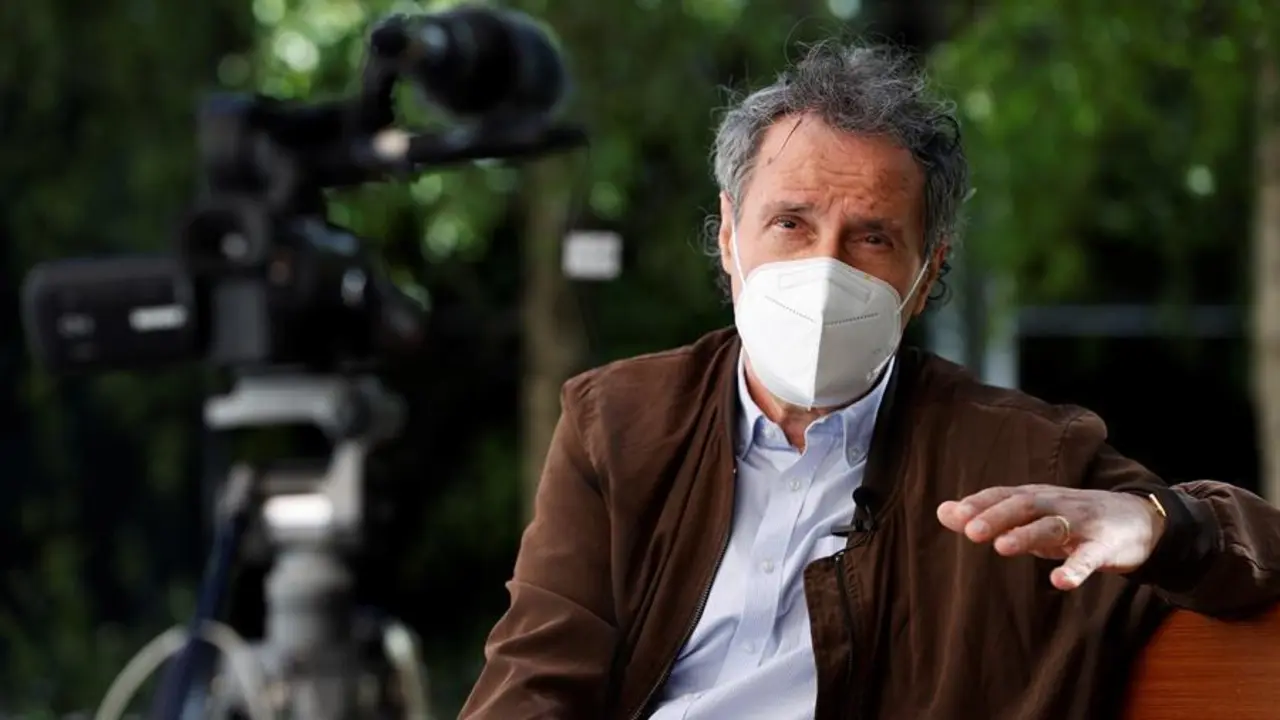 El ex lateral de la Real Sociedad, Julio Olaizola, rememora los 40 a&ntilde;os pasados que la Real Sociedad logr&oacute; su primer t&iacute;tulo de Liga, en una entrevista concedida a EFE en el lugar donde estaba el antiguo campo de Atotxa en San Sebasti&aacute;n. EFE/Javier Etxezarreta