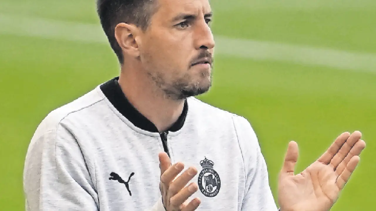 El entrenador del Racing, Aritz Solabarrieta./Hardy