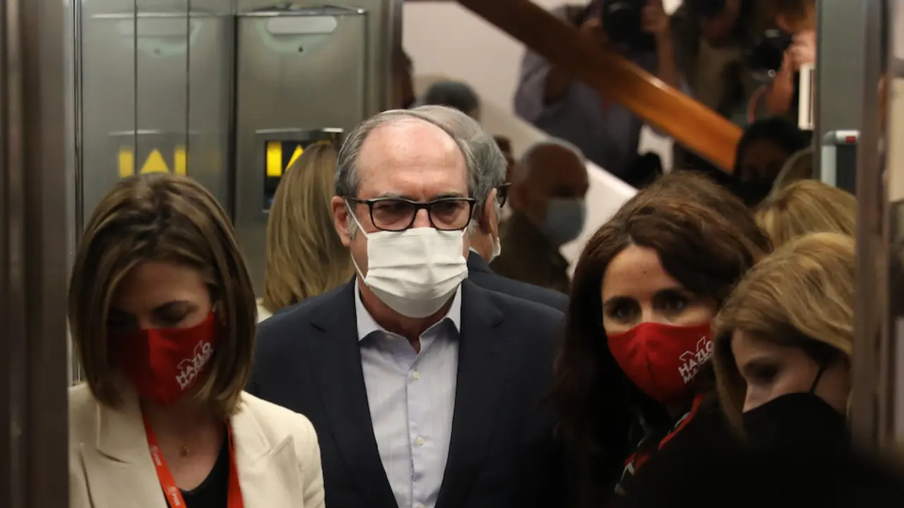 El candidato del PSOE a la Presidencia de la Comunidad de Madrid, Angel Gabilondo, a su llegada al Hotel Princesa Plaza para celebrar la jornada electoral, a 4 de mayo de 2021, en Madrid (Espa&ntilde;a). Un total de 5.112.658 madrile&ntilde;os han sido llamados a las urnas hoy 4 de mayo, lo que supone 53.406 m&aacute;s de los que fueron convocados en los comicios auton&oacute;micos de 2019.
04 MAYO 2021;GABILONDO;PSOE;ELECCIONES;MADRID;4M
Marta Fern&aacute;ndez / Europa Press
4/5/2021