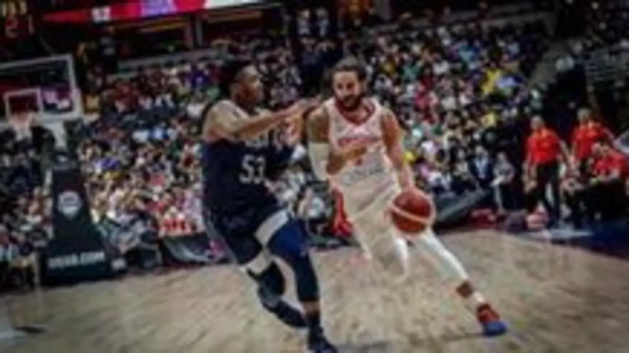 Archivo - Donovan Mitchell y Ricky Rubio en el &uacute;ltimo USA-Espa&ntilde;a - @NPHOTO-ALBERTO NEVADO/FEB - Archivo