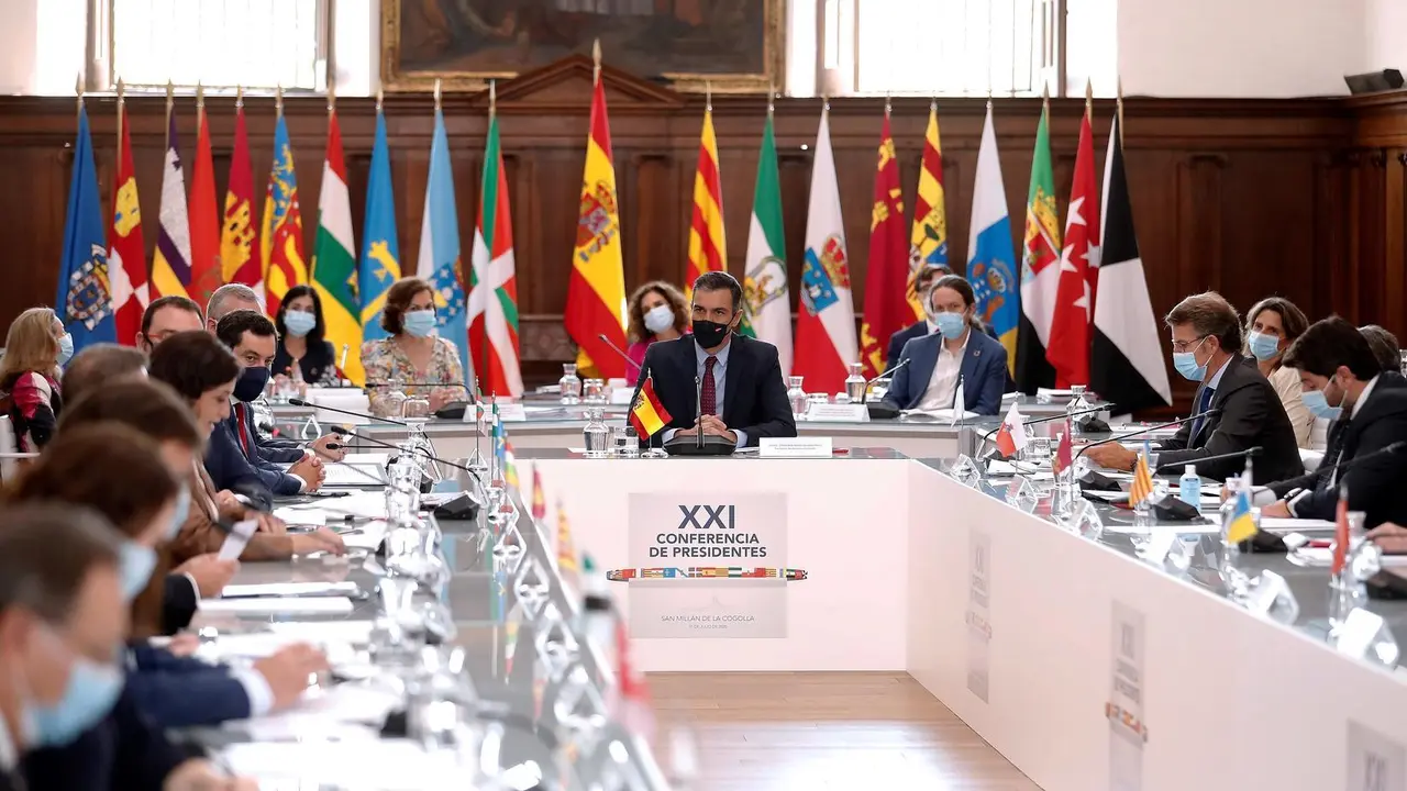 Archivo - El presidente del Gobierno, Pedro S&aacute;nchez, preside la XXI Conferencia de Presidentes, en San Mill&aacute;n de la Cogolla, La Rioja (Espa&ntilde;a), a 31 de julio de 2020. La conferencia busca el consenso para el reparto de los fondos de recuperaci&oacute;n europeos 