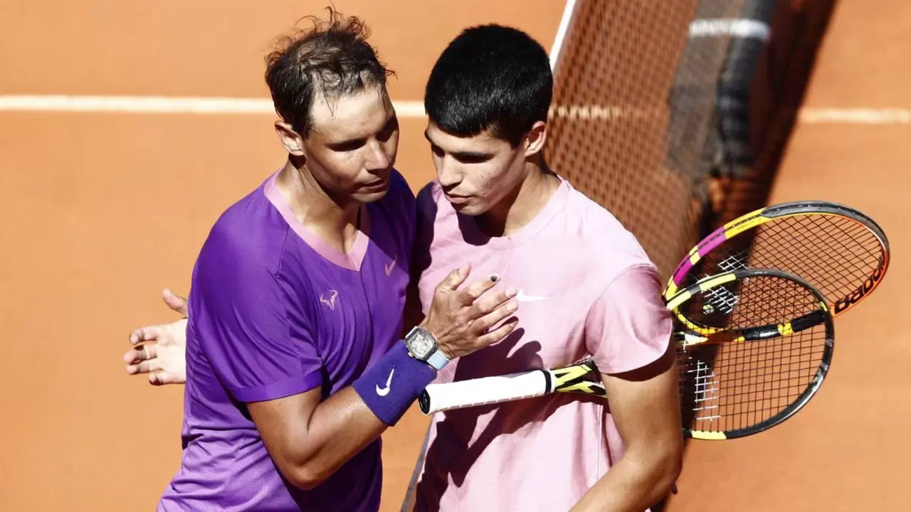 El tenista Rafa Nadal celebra su victoria ante Carlos Alcaraz durante el partido de treintaidosavos de final del Mutua Madrid Open, en la Caja M&aacute;gica, en Madrid. EFE/ Rodrigo Jim&eacute;nez