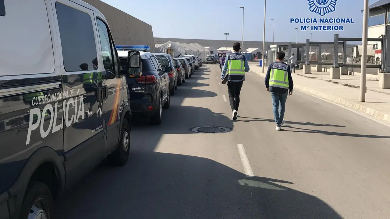 Archivo - Polic&iacute;a Nacional ha detenido a 77 integrantes de mafias dedicadas al tr&aacute;fico irregular de personas desde Argelia a las costas murcianas