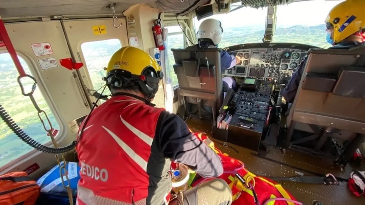 El joven herido en el accidente trasladado en el helic&oacute;ptero del Gobierno de Cantabria
GOBIERNO DE CANTABRIA
8/5/2021