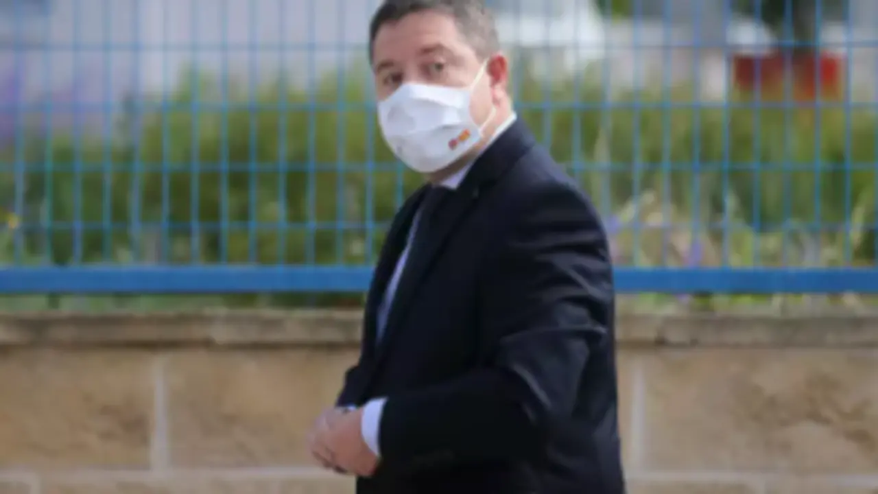 El presidente de Castilla-La Mancha, Emiliano Garc&iacute;a-Page, a su llegada a una visita al Centro de Investigaci&oacute;n B&aacute;sica de la compa&ntilde;&iacute;a farmac&eacute;utica Janssen Cilag, a 28 de abril de 2021, en Toledo, Castilla-La Mancha, Espa&ntilde;a - ISABEL INFANTES / EUROPA PRESS