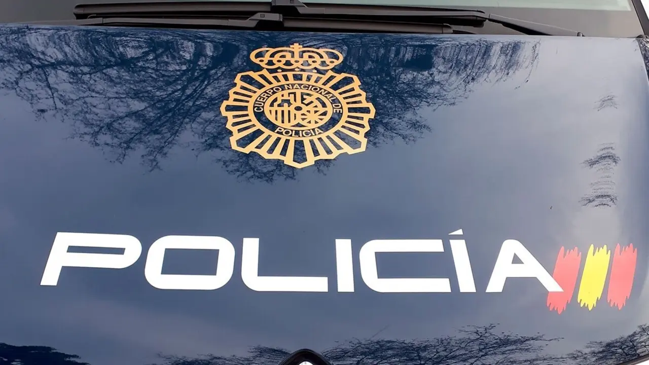 Un coche patrulla de la Policia Nacional. / Alerta