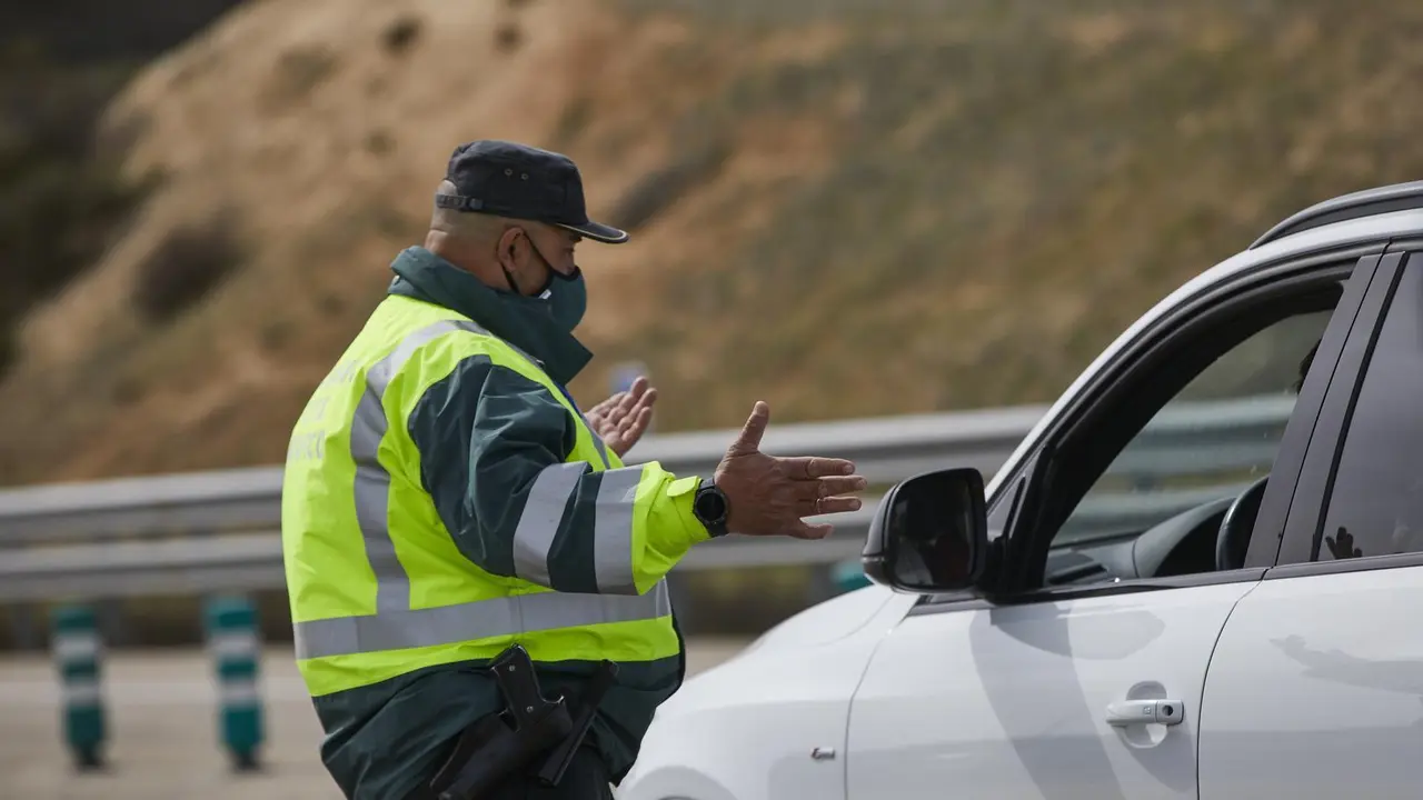 Archivo - Un Guardia Civil de Tr&aacute;fico.