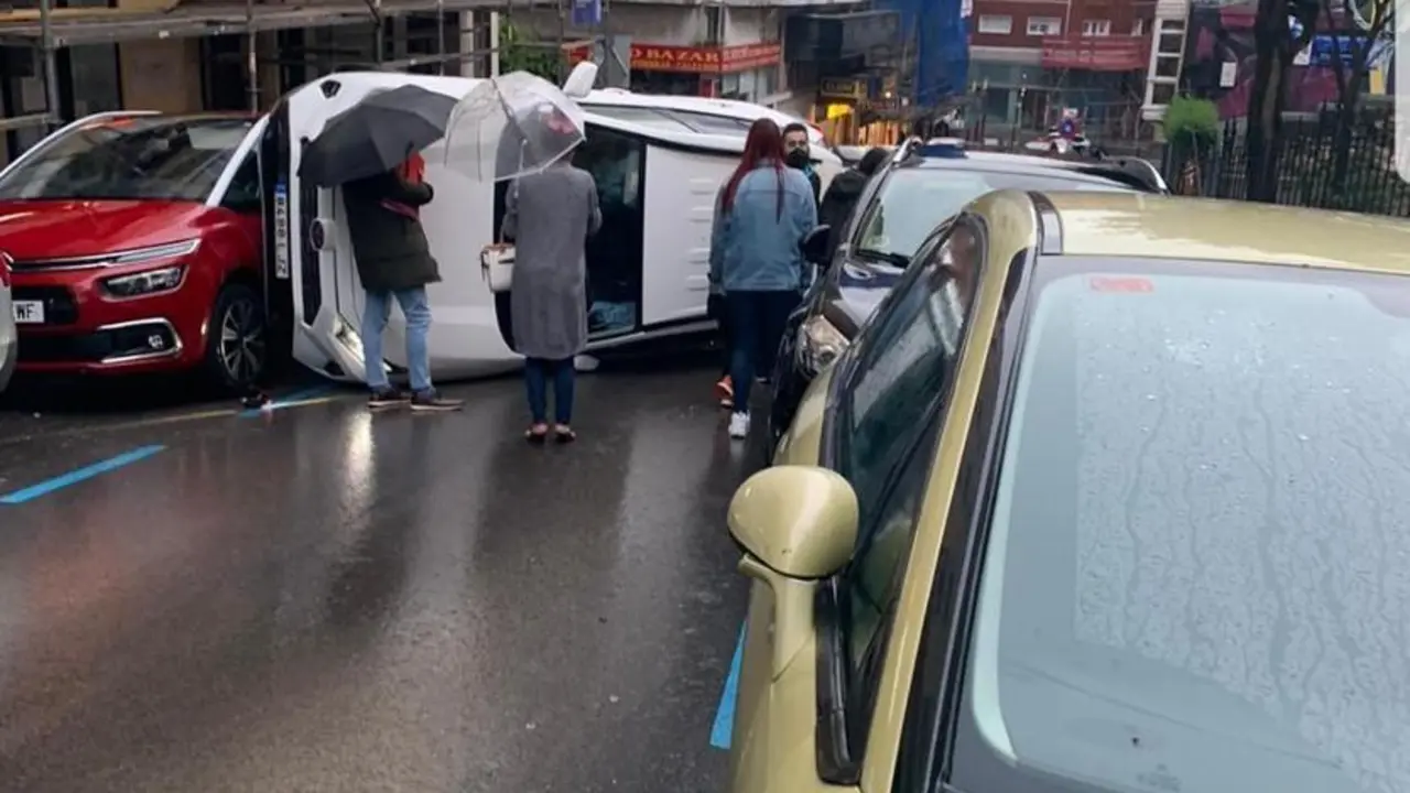 Imagen de el estado del coche tras el accidente.