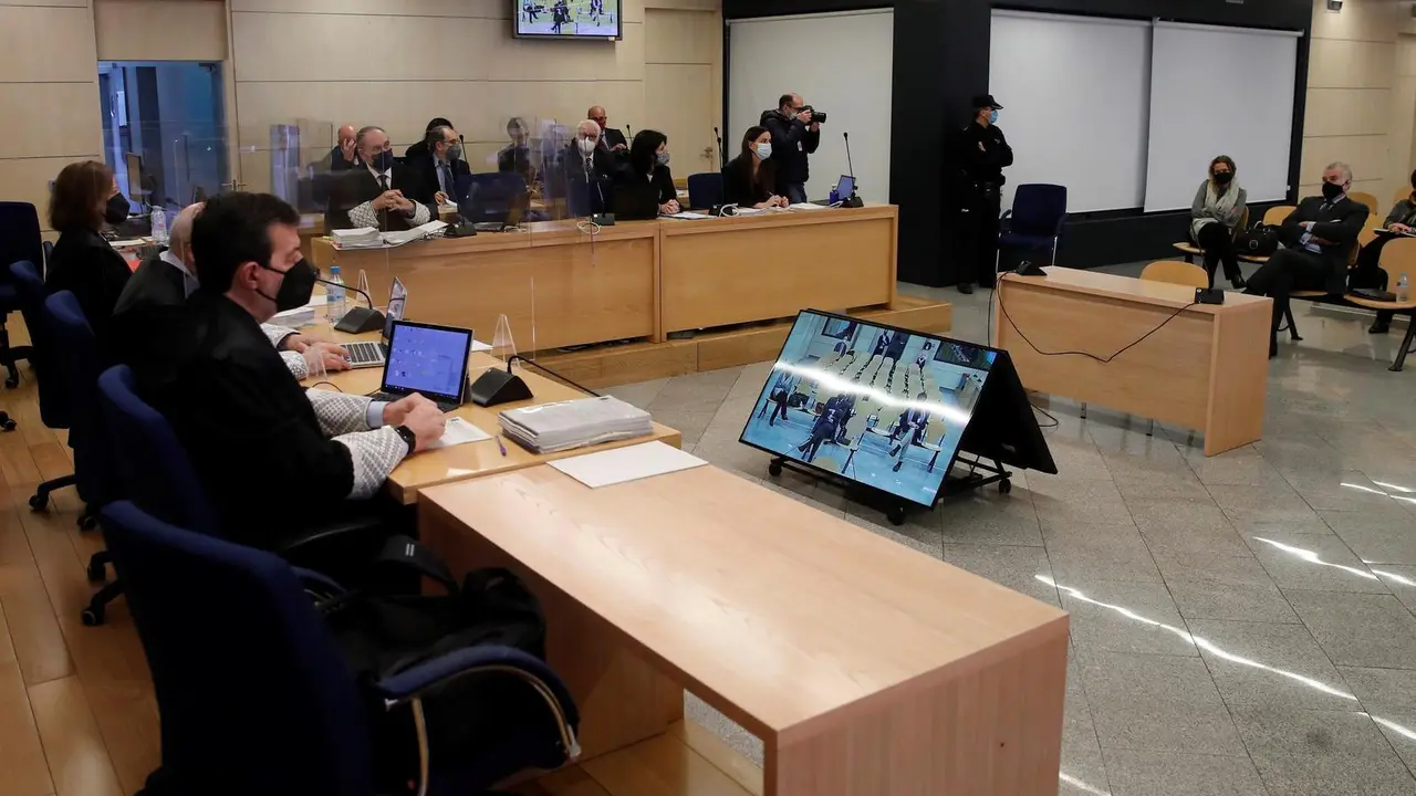 Archivo - Vista general del tribunal durante el juicio por la presunta caja 'b' del PP, que comienza este lunes, en San Fernando de Henares, Madrid, (Espa&ntilde;a), a 8 de febrero de 2021. El juicio se centrar&aacute; en las declaraciones de B&aacute;rcenas despu&eacute;s de que re