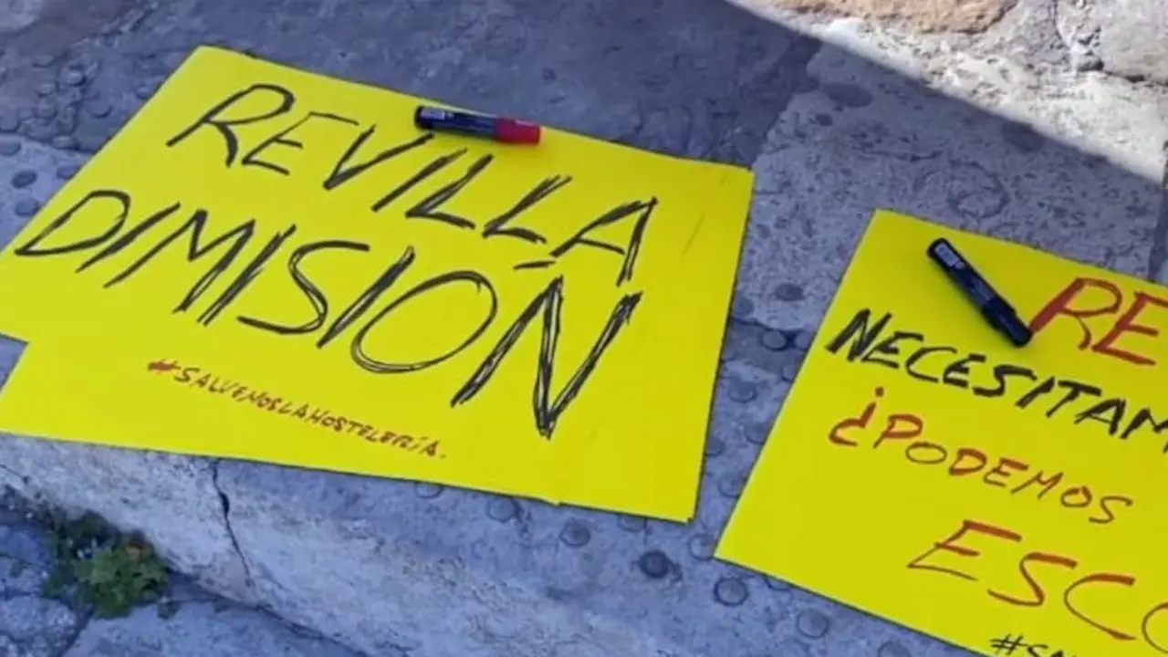 Pancartas que los hosteleros c&aacute;ntabros.