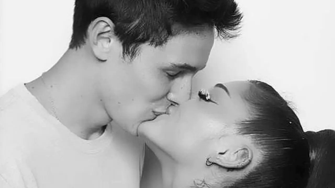 Ariana Grande se cas&oacute; con Dalton Gomez