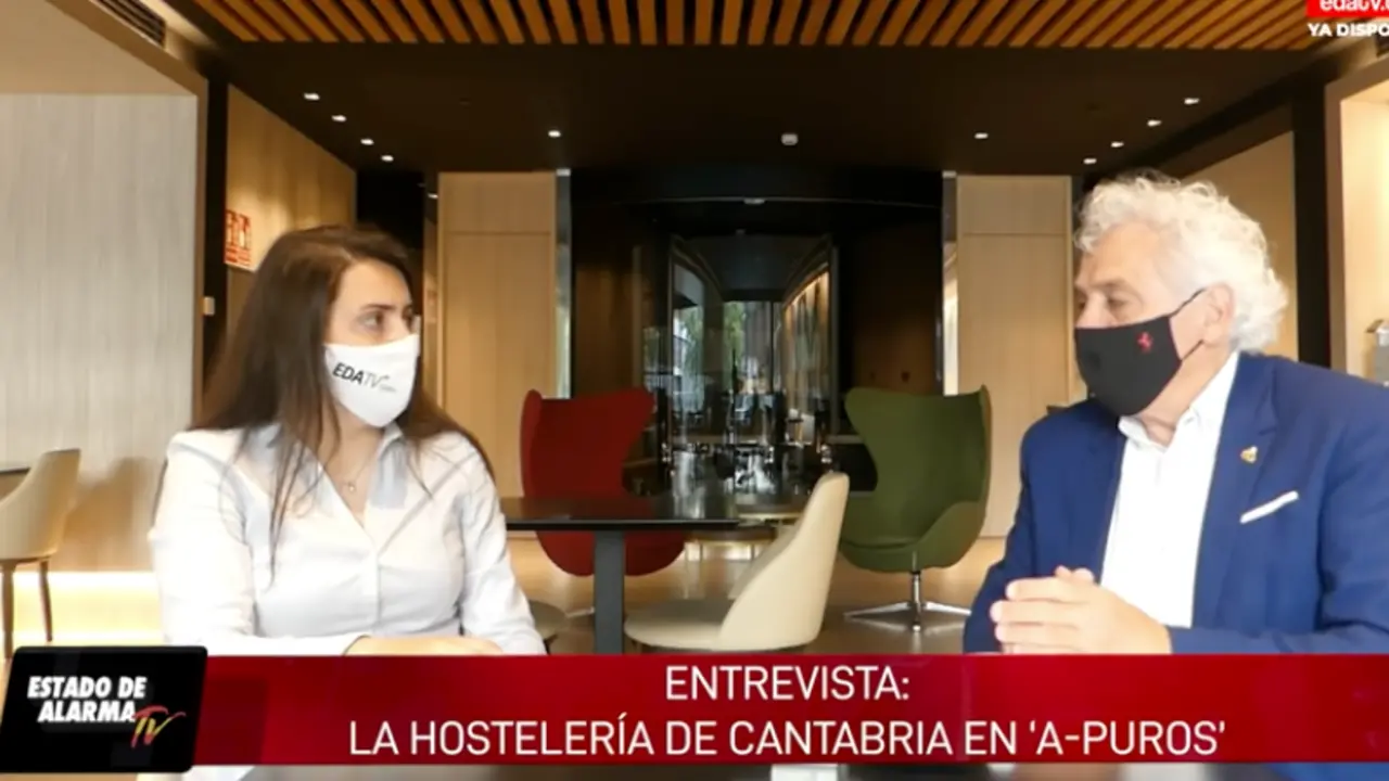 El presidente de la Asociaci&oacute;n de Hosteler&iacute;a de Cantabria, &Aacute;ngel Cuevas durante la entrevista.