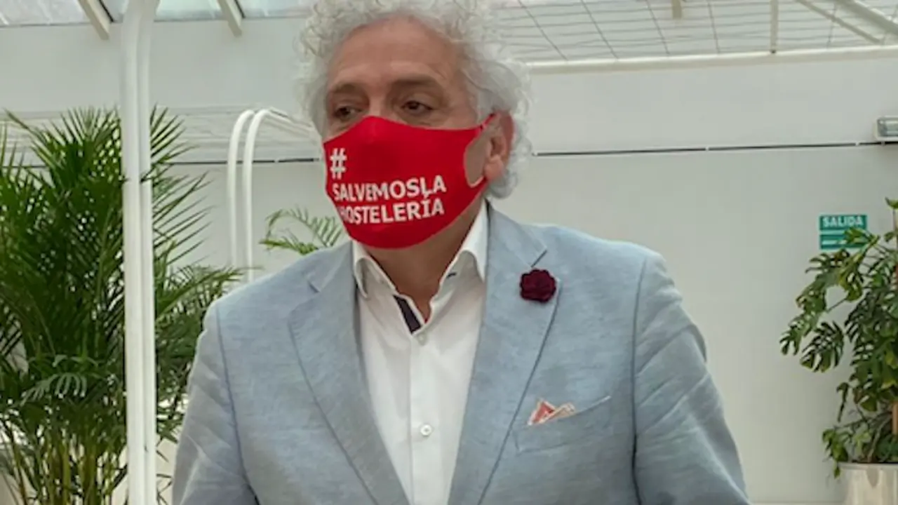 El presidente de la Asociaci&oacute;n de la Hosteler&iacute;a c&aacute;ntabra, &Aacute;ngel Cuevas. / ALERTA