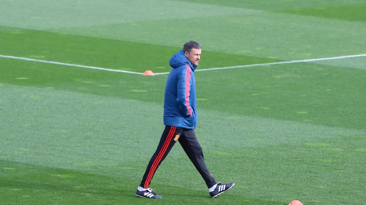 El seleccionador nacional de f&uacute;tbol, Luis Enrique, dirige el entrenamiento de la selecci&oacute;n espa&ntilde;ola en la Ciudad del F&uacute;tbol de Las Rozas (Madrid)
14 noviembre 2018, Madrid, f&uacute;tbol, Luis Enrique, Ciudad del F&uacute;tbol de Las Rozas
Ricardo Rubio / Europa Press
  (Foto de ARCHIVO)
14/11/2018