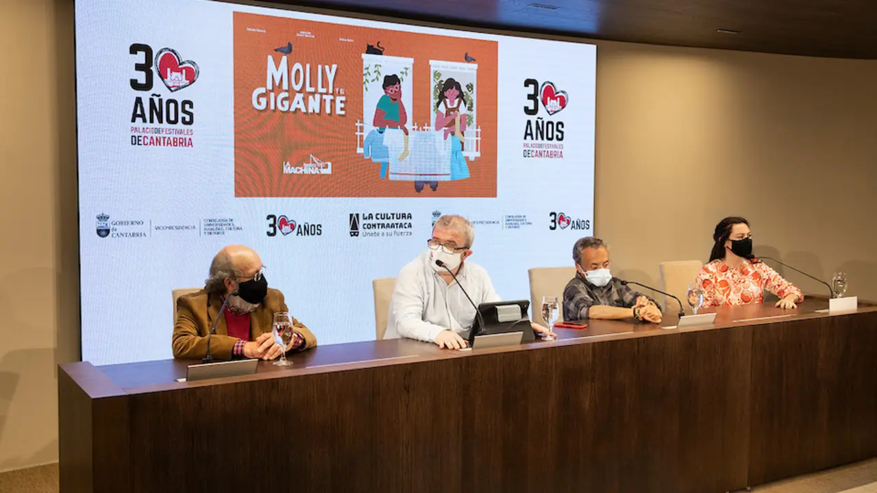 Acto de presentaci&oacute;n de la obra de teatro 'Moly y el Gigante'. / ALERTA