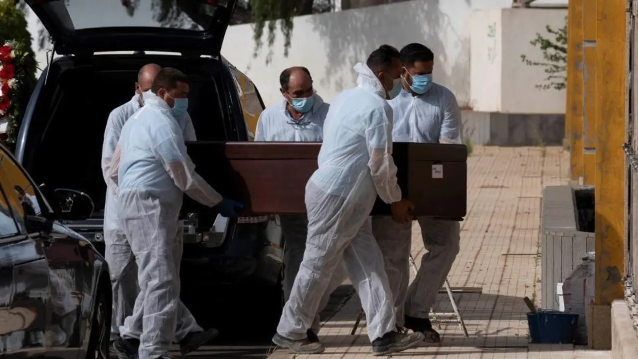 enterrados-en-santa-cruz-de-tenerife-15-de-los-24-fallecidos-hallados-en-el-cayuco-a-la-deriva